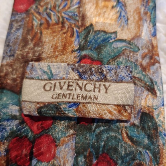 Givenchy Selection Couture #0102 100% Silk Showy Red Rose Gentlemans Tie - Picture 5 of 8